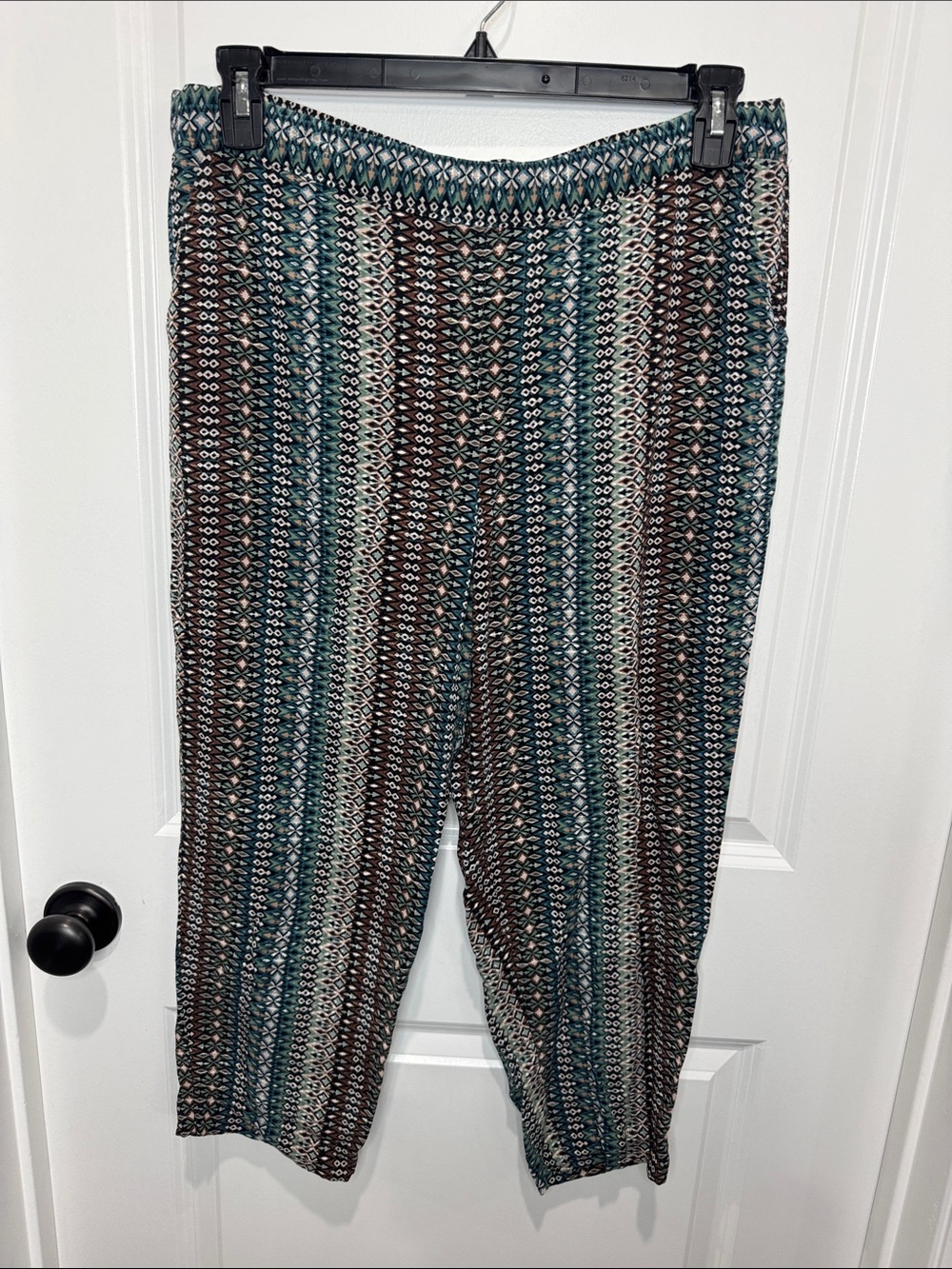 Jessica Simpson Teal, Brown & Cream Patterned Pull-On Capris